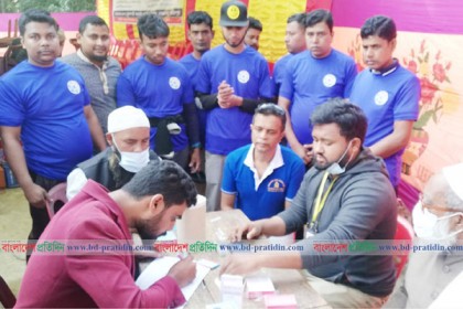 ফরিদপুরে বিনামূল্যে রক্তের গ্রুপ নির্ণয়