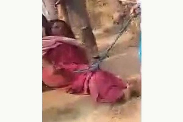 দড়ি বেঁধে টেনে হিঁচড়ে শিক্ষিকাকে মারধর