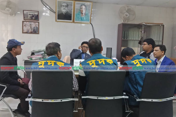 খুলনা জেলা পরিষদে দুদকের অভিযান