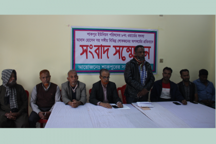 গাঁজার প্যাকেট পায়ের কাছে ফেলে ব্যবসায়ীকে পুলিশের হয়রানির অভিযোগ