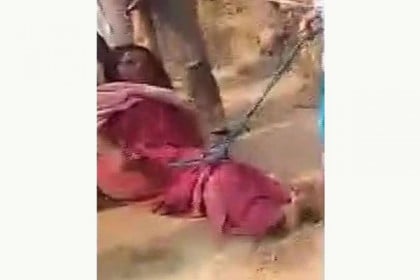 দড়ি বেঁধে টেনে হিঁচড়ে শিক্ষিকাকে মারধর