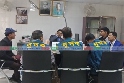 খুলনা জেলা পরিষদে দুদকের অভিযান