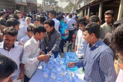 শ্রীপুরে পরীক্ষার্থীদের মাঝে শিক্ষা উপকরণ বিতরণ