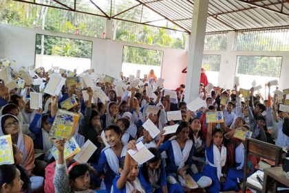 নাটোরে শিক্ষার্থীদের হাতে বাল্য বিয়ের আইন কানুন

