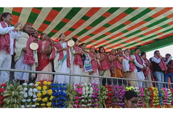 ‘সিএএ-এনআরসি করতে হলে আমার লাশের উপর দিয়ে যেতে হবে’