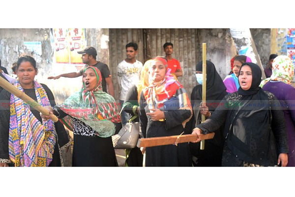 মহিলা দলের দুই গ্রুপের সংঘর্ষ, আহত ৯