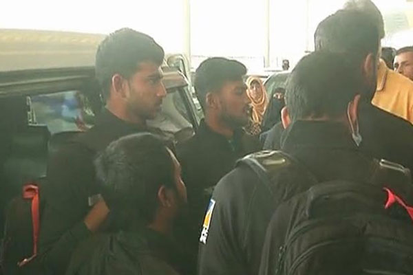 টেস্ট খেলতে পাকিস্তানের উদ্দেশে ঢাকা ত্যাগ টাইগারদের