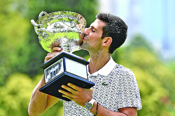 জিতেই শীর্ষে জকোভিচ