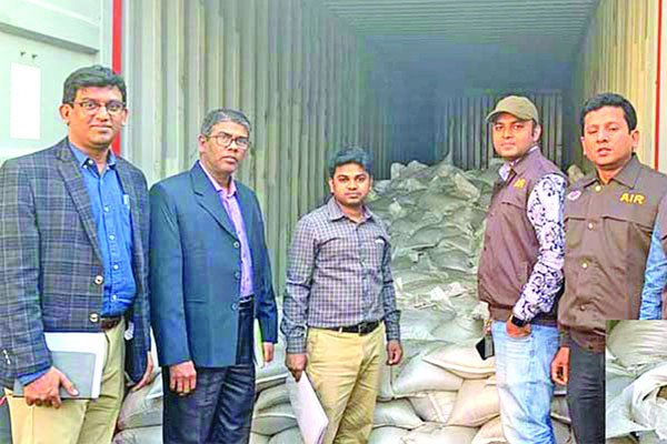 চট্টগ্রাম বন্দরে আবারও সুতার বদলে বালুর বস্তাভর্তি কনটেইনার