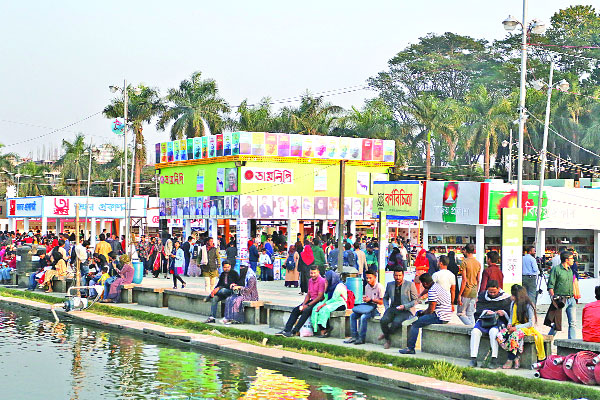 ভিড় কম, বিক্রি ভালো