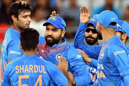 সুদিন পেরিয়ে ৬ বছর পর টানা দুইবার শাস্তির মুখে কোহলিরা