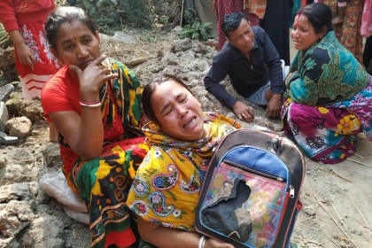 স্কুলে যাওয়া হল না ৩য় শ্রেণির শিক্ষর্থী মনি’র