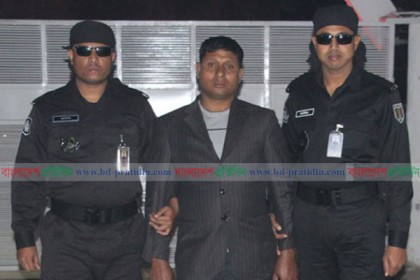 চাকরির প্রলোভনে টাকা আত্মসাৎ, রংপুর বিভাগীয় প্রধান গ্রেফতার