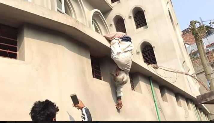 সিরাজগঞ্জে মসজিদের বাথরুমের ছাদে বৃদ্ধের লাশ