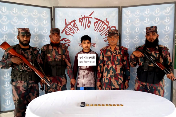 বেনাপোলে সোনার বারসহ আটক ১