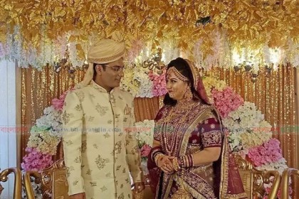 এক স্বাক্ষরে বহিষ্কার, আরেক স্বাক্ষরে সোহাগের ঘরে এশা