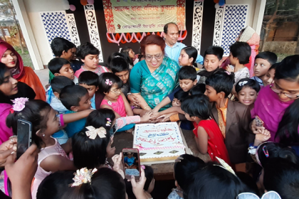 নোয়াখালীতে বঙ্গবন্ধু মুক্তমঞ্চে শিশুদের আবৃত্তি অনুষ্ঠান