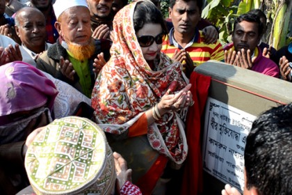 কবিরহাটে মুক্তিযোদ্ধার নামে সড়কের ভিত্তি প্রস্তর স্থাপন 