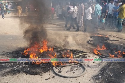 এসএসসি পরীক্ষার্থীদের উত্যক্তের প্রতিবাদে ময়মনসিংহে মহাসড়ক অবরোধ 