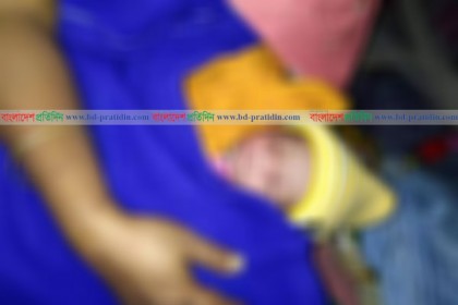 সারারাত ঠান্ডায় খালের কাঁদায় পড়ে থাকল নবজাতক