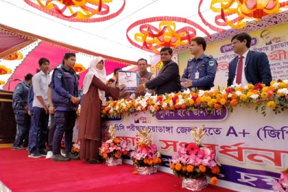 চুয়াডাঙ্গায় কৃতি শিক্ষার্থীদের সংবর্ধনা দিল জেলা পুলিশ
