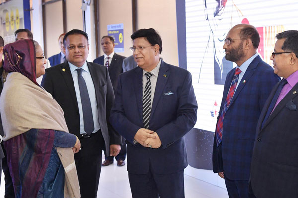 দেশে ফিরেছেন প্রধানমন্ত্রী