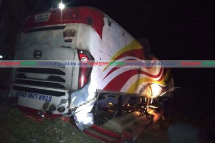 চকরিয়ায় বাস উল্টে নারীসহ নিহত ৪