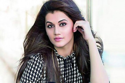 তাপসীর গালে সাত থাপ্পড়