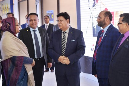 দেশে ফিরেছেন প্রধানমন্ত্রী