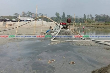 রায়পুরে বালু উত্তোলনের মহোৎসব!