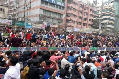 বিএনপির সমাবেশে নেতাকর্মীরা নয়াপল্টনে