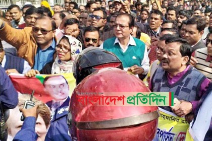 লালমনিরহাটে পুলিশি বাধায় বিএনপি'র মিছিল পণ্ড