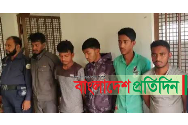 ট্রলারে তরুণীকে গণধর্ষণ, আটক ৫