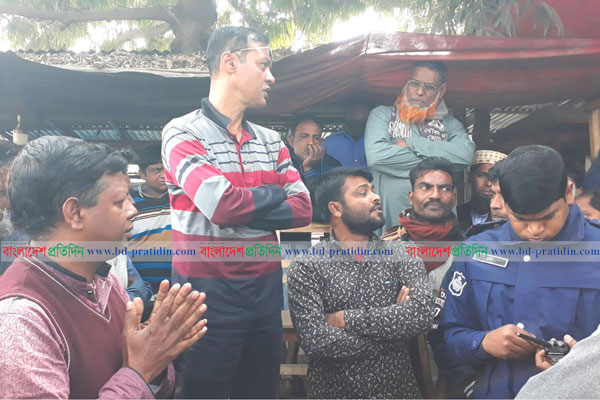 ‘পুলিশ চাঁদা চাইলে পোশাক খুলে নেবো’