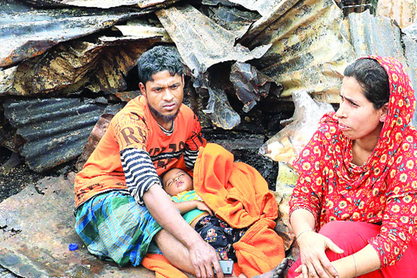 আবারও পুড়ল ঢাকার বস্তি