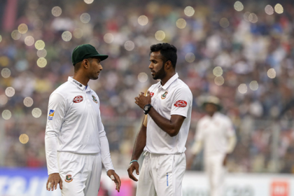 পাকিস্তানের ইনিংসে এবার এবাদতের আঘাত
