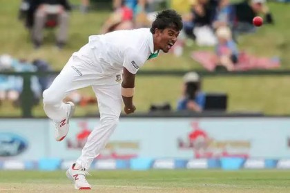 পাকিস্তান শিবিরে রুবেলের জোড়া আঘাত