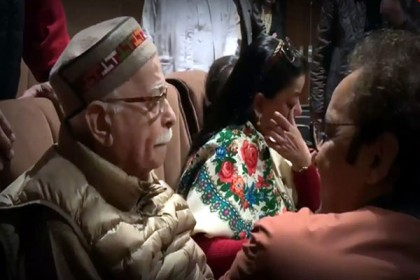 কাশ্মীরীদের ঘর ছাড়ার গল্প 'শিকারা' দেখে কেঁদে ফেললেন বিজেপির  আদভানি