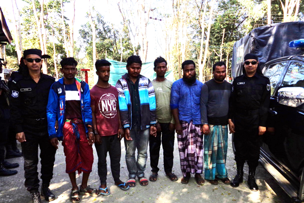 ছাতকে ৬ চাঁদাবাজ আটক