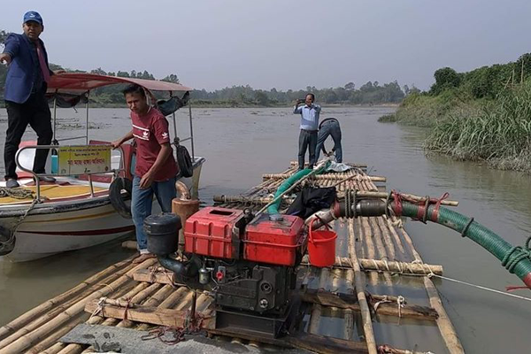 হালদা নদী থেকে ড্রেজার জব্দ