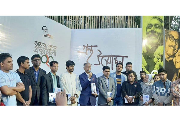 কবি সুমনের 'পবিত্র গুনাহ এবং অন্য নরকে' বইয়ের মোড়ক উন্মোচন