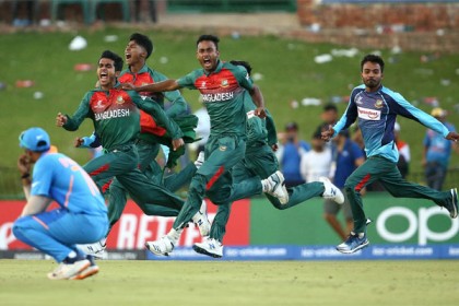 মেজাজ হারিয়ে বাংলাদেশের পতাকা কেড়ে নেয় ভারতীয় ক্রিকেটার