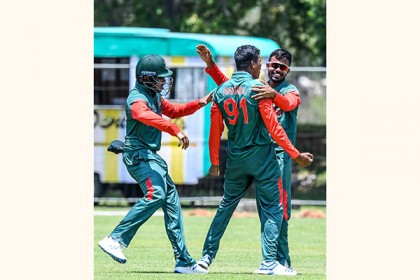 বোলিংয়ে সেরা দশে রকিবুল