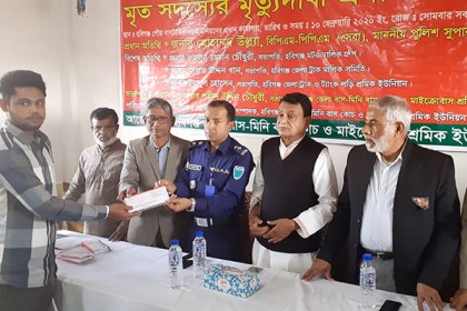 হবিগঞ্জে মৃত পরিবহন শ্রমিকদের পরিবারের মাঝে অর্থ বিতরণ