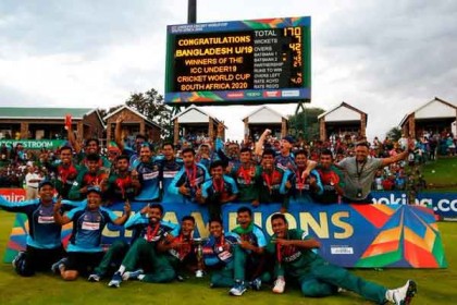 ড্রেসিংরুমেও নাচ টাইগার যুবাদের (ভিডিও)