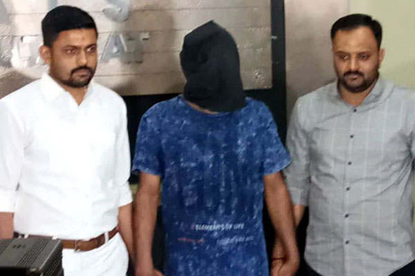 ২৬ বছর পর ধরা পড়লেন মুম্বাই হামলার দুর্ধর্ষ আসামি