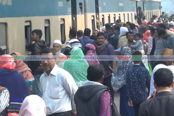 এক কনস্টেবল দিয়েই ট্রেনের ৮০ দরজায় পাহারা 