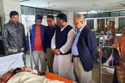 নাটোরের প্রবীণ সাংবাদিক মুনীরের খোঁজ নিলেন দুলু