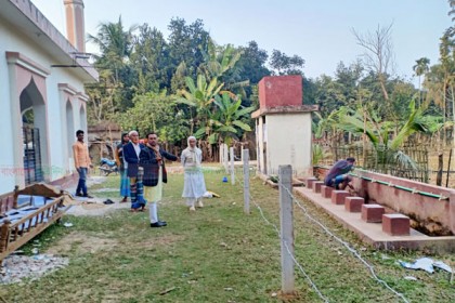 ভূমি কর্মকর্তার বিরুদ্ধে মসজিদের জমি দখলের অভিযোগ
