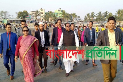 কুয়াকাটার সৈকত পরিদর্শনে খাদ্যমন্ত্রী 